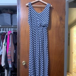 Olive & Oak Navy & White Chevron Maxi Dress Size M
